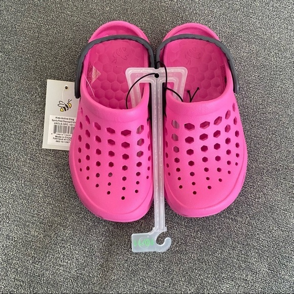 Joybees Youth Clog - Active
Sporty Pink with Charcoal Strap Size 10/11 - Picture 2 of 6